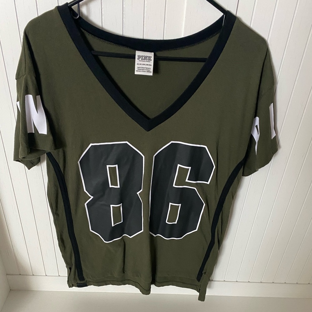 V neck tee